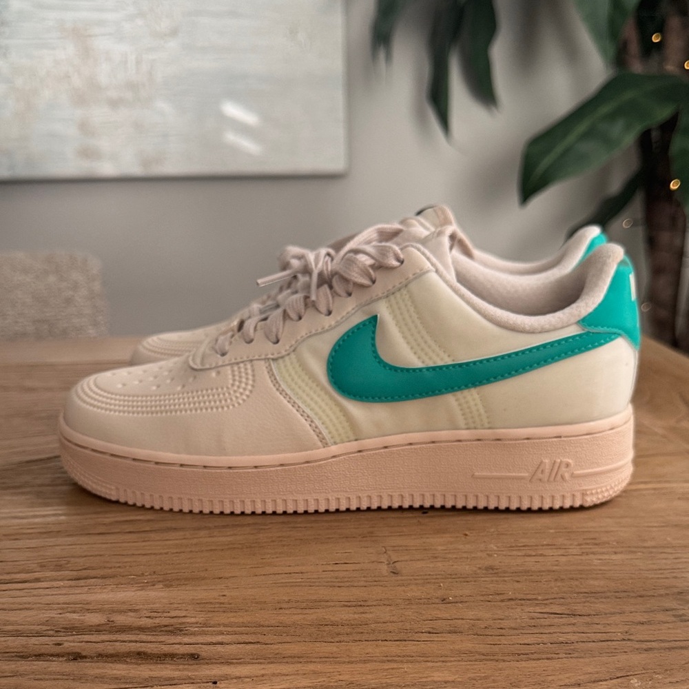 Brand new. Men’s Nike Air Force One.